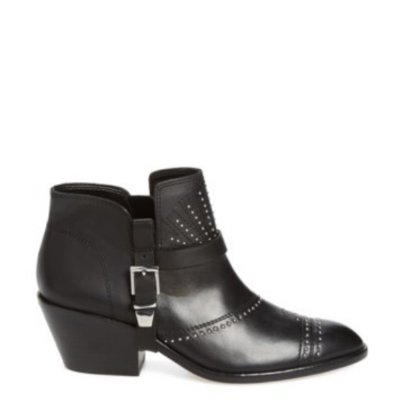 VINCE Camuto 'Dorintina' Bootie - Picture 1 of 4